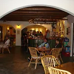 Perros Hotel