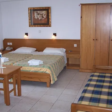 Perros Hotel Agios Stefanos Avliotes (Corfu)