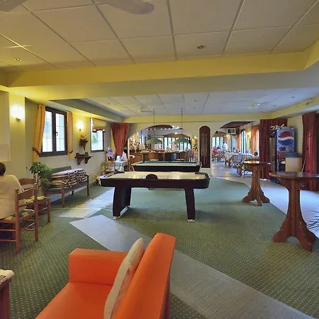 Perros Hotel