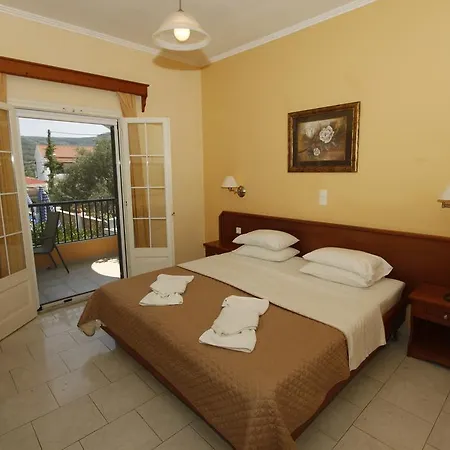 Perros Hotel 2*