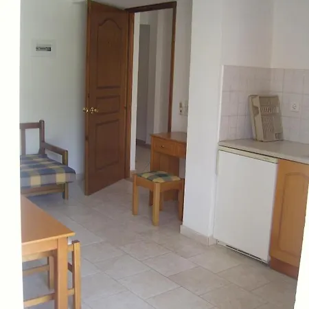 Hotel Perros 2*