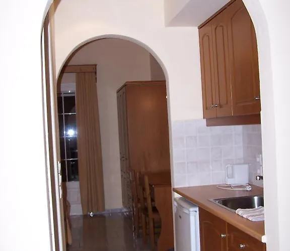 Perros فندق آغيوس ستيفانوس