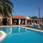 Perros Hotel 2*