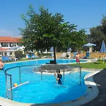 Perros Hotel 2*