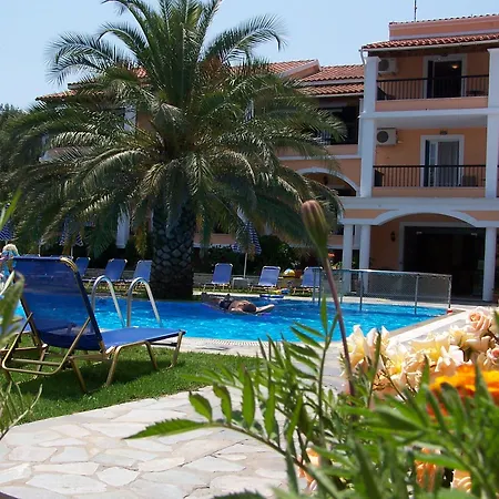 Perros Hotel 2*